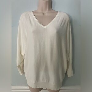 Carmen by Carmen Marc Volvo white knit sweater chic trendy feminine minimalist M